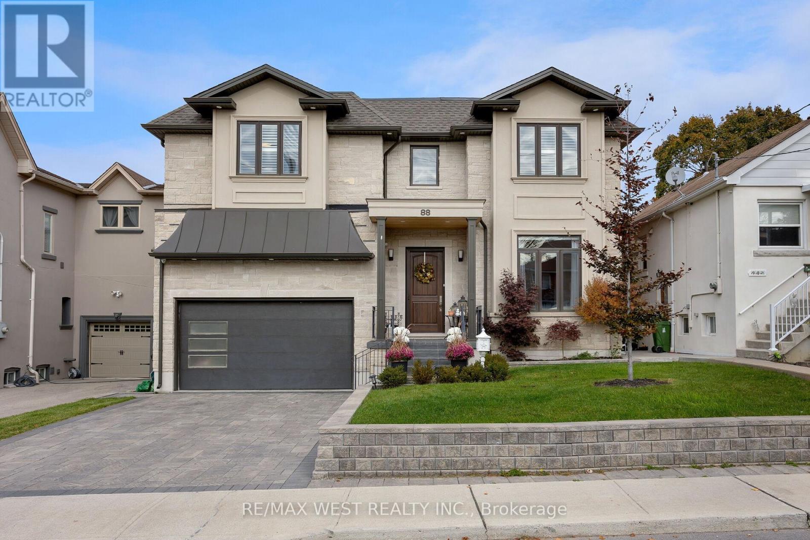 88 YARDLEY AVENUE, Toronto, Ontario
