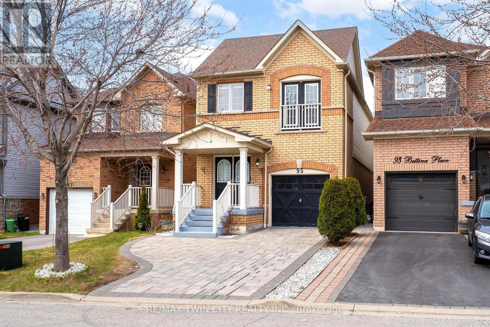 95 BETTINA PLACE, Whitby, Ontario