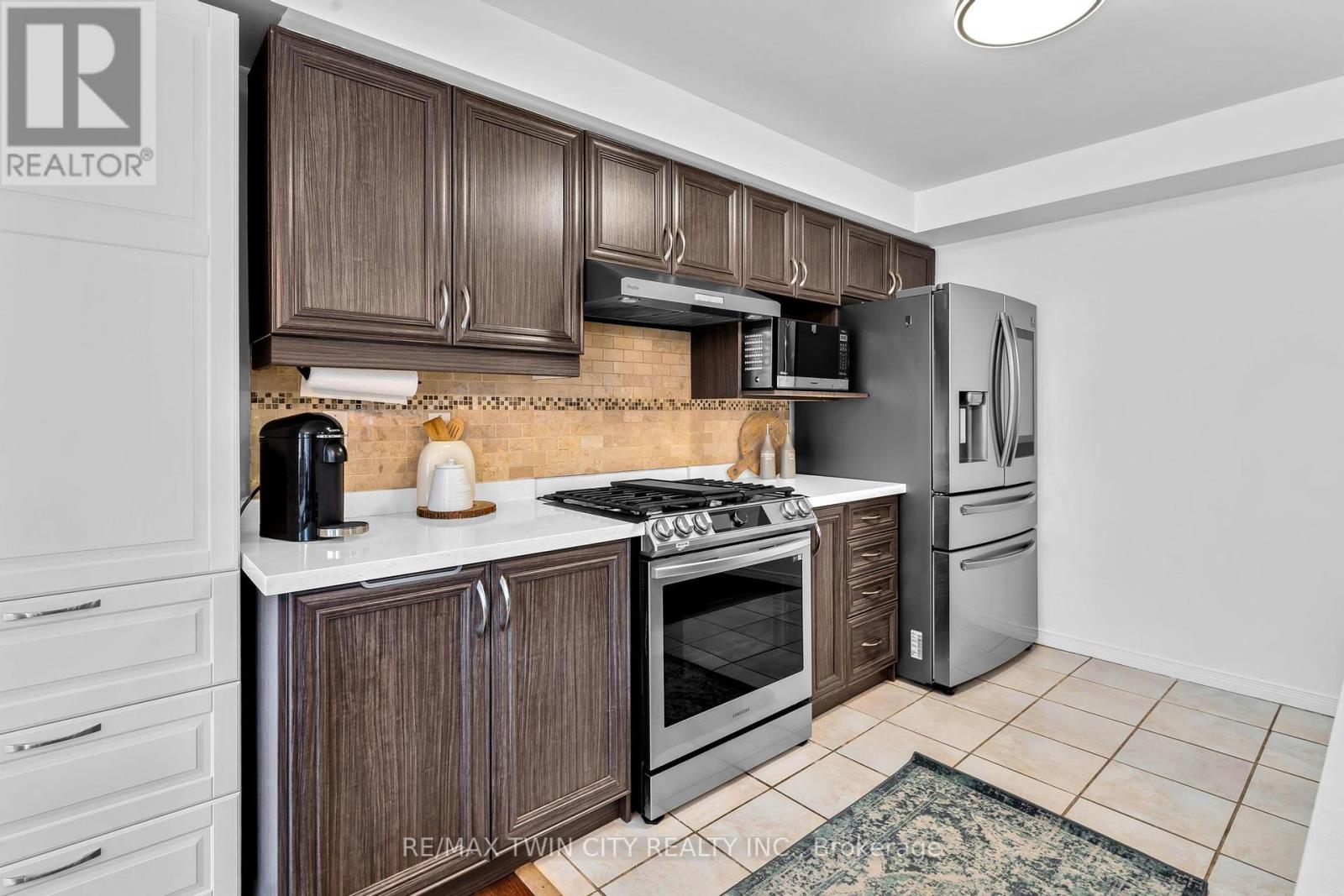 95 Bettina Place, Whitby, Ontario  L1R 0G1 - Photo 4 - E12214291