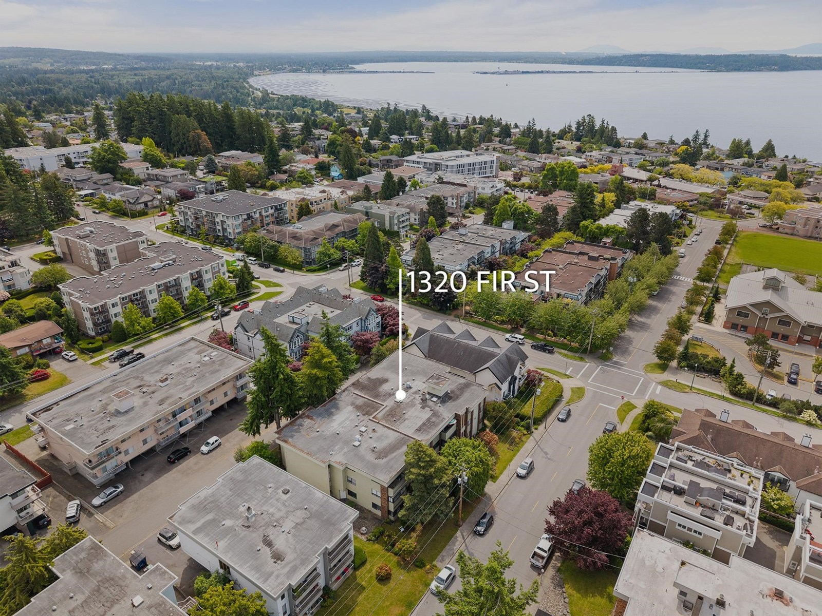 104 1320 Fir Street, White Rock, British Columbia  V4B 4B2 - Photo 2 - R3014568