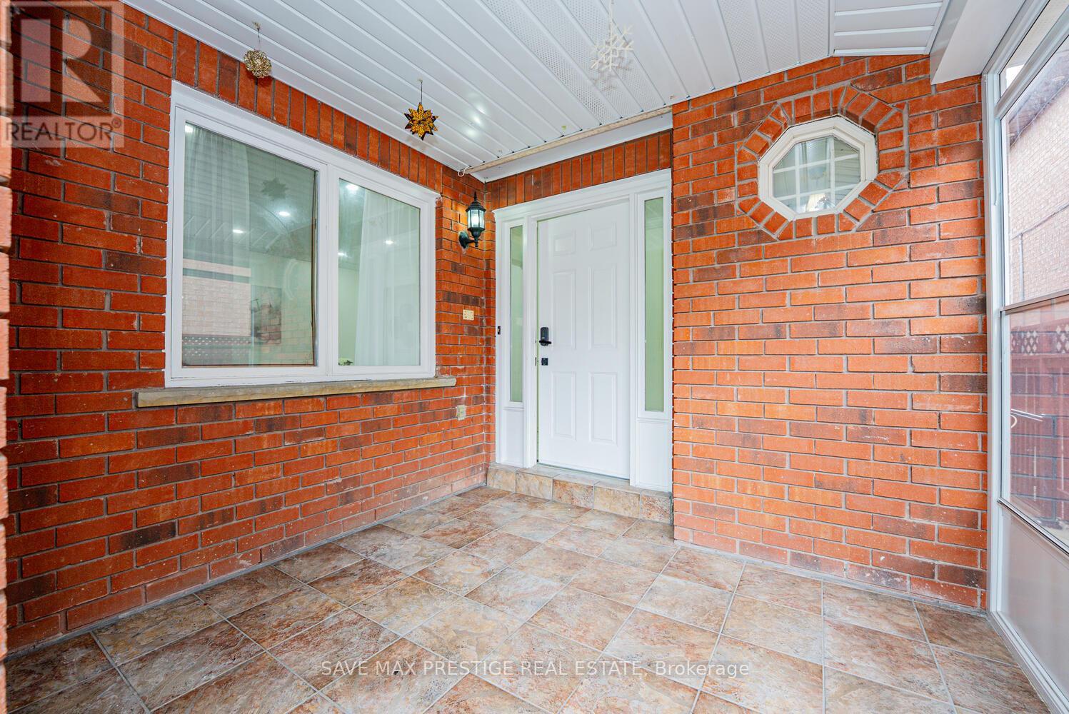 36 Kentucky Drive, Brampton, Ontario  L6Y 4E9 - Photo 4 - W12204520