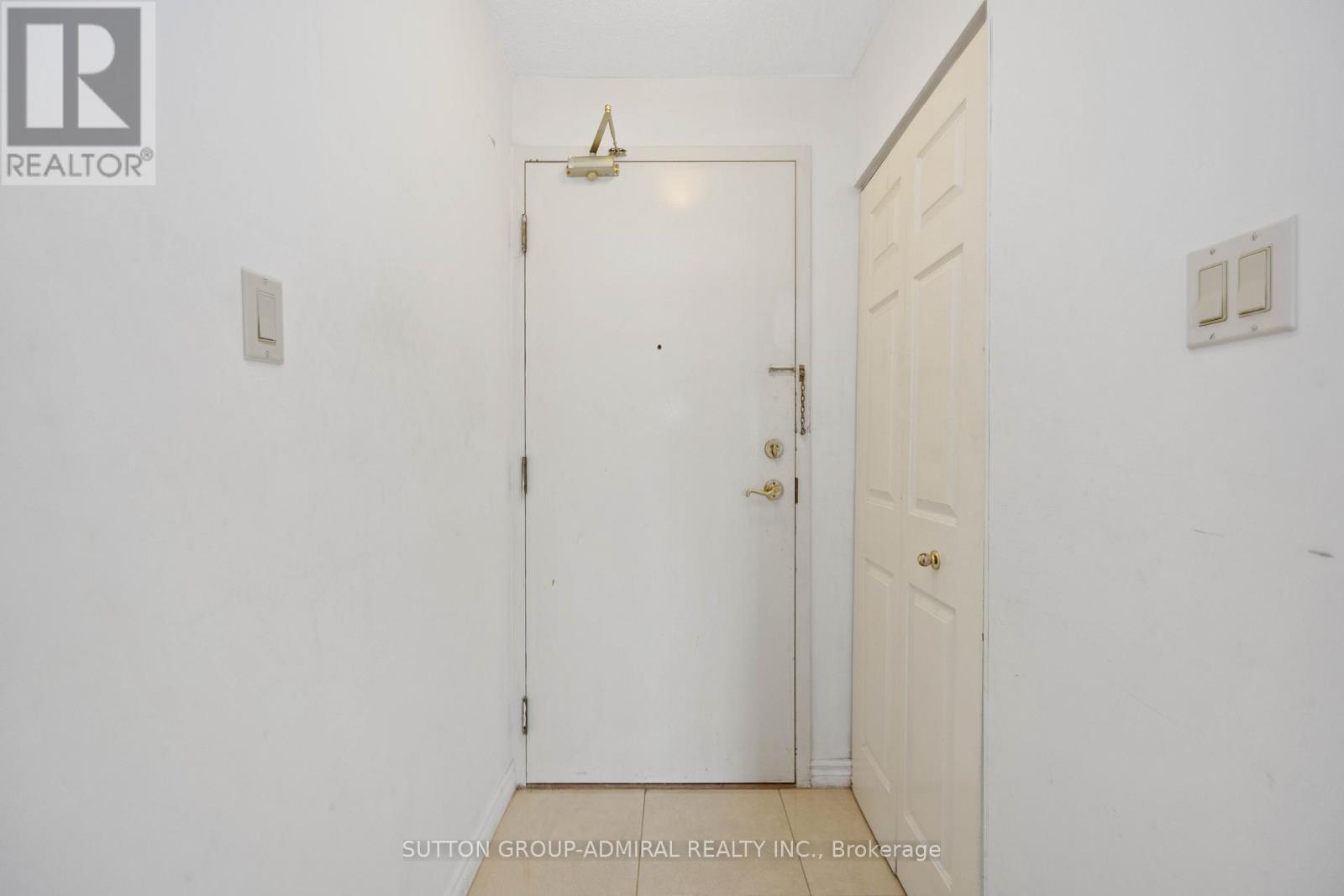 1011 - 4460 Tucana Court, Mississauga (Hurontario), Ontario  L5R 3K9 - Photo 4 - W12214249