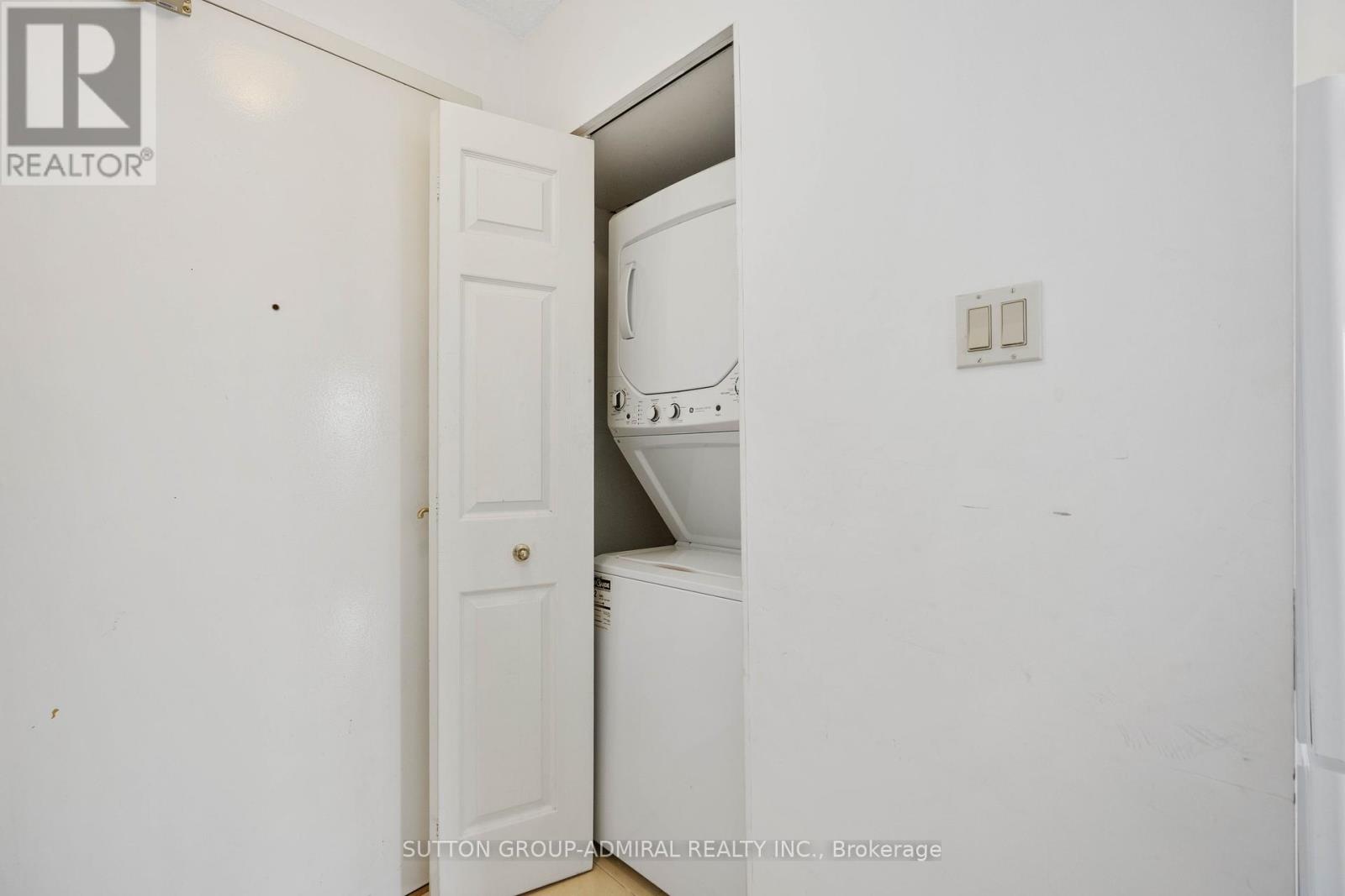 1011 - 4460 Tucana Court, Mississauga (Hurontario), Ontario  L5R 3K9 - Photo 5 - W12214249