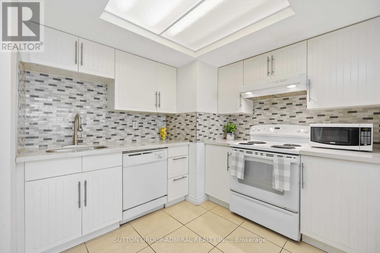 1011 - 4460 Tucana Court, Mississauga (Hurontario), Ontario  L5R 3K9 - Photo 6 - W12214249