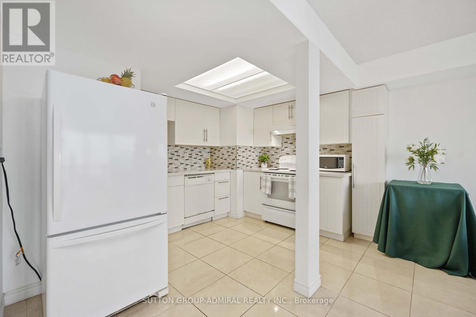 1011 - 4460 Tucana Court, Mississauga (Hurontario), Ontario  L5R 3K9 - Photo 7 - W12214249