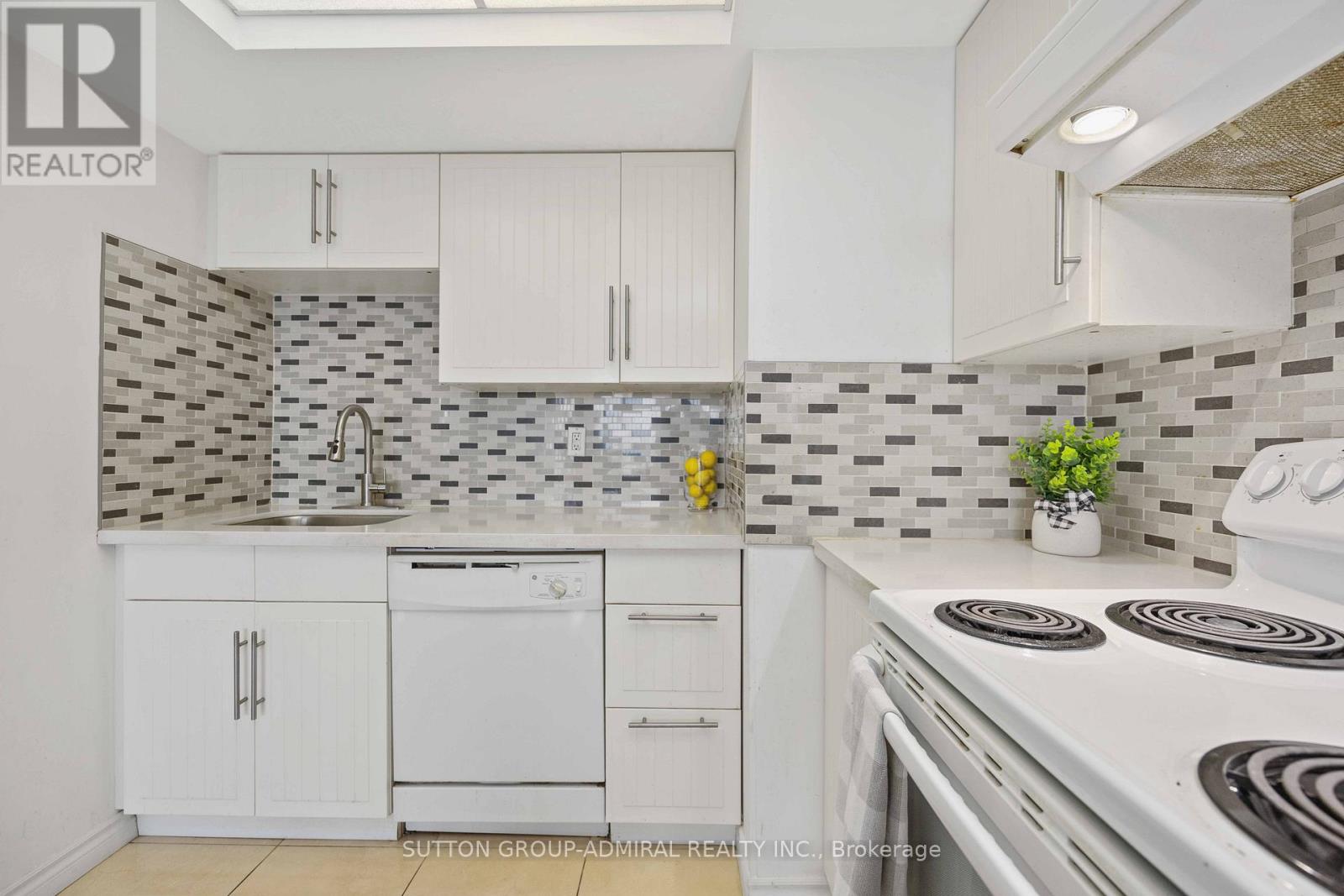 1011 - 4460 Tucana Court, Mississauga (Hurontario), Ontario  L5R 3K9 - Photo 9 - W12214249