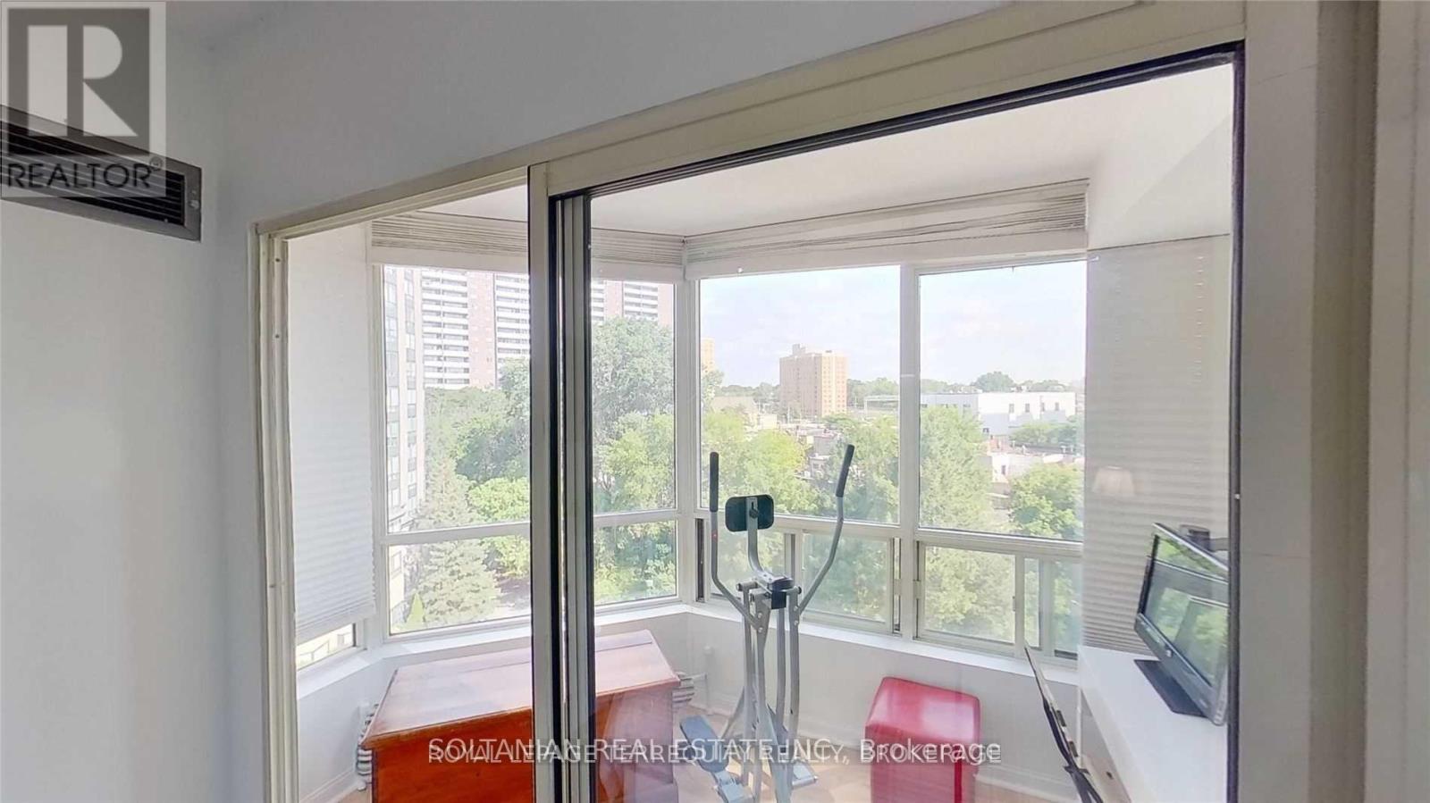 1 Hickory Tree Road, Toronto (Weston), Ontario  M9N 3W4 - Photo 14 - W12214255