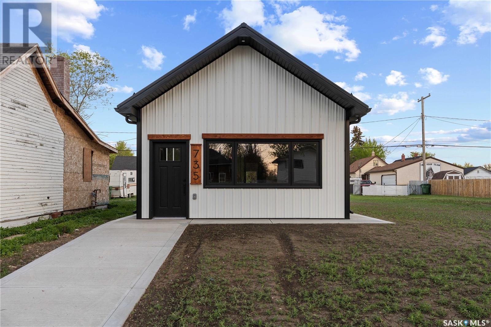 735 Hochelaga Street E, Moose Jaw, Saskatchewan  S6H 0P9 - Photo 3 - SK000514