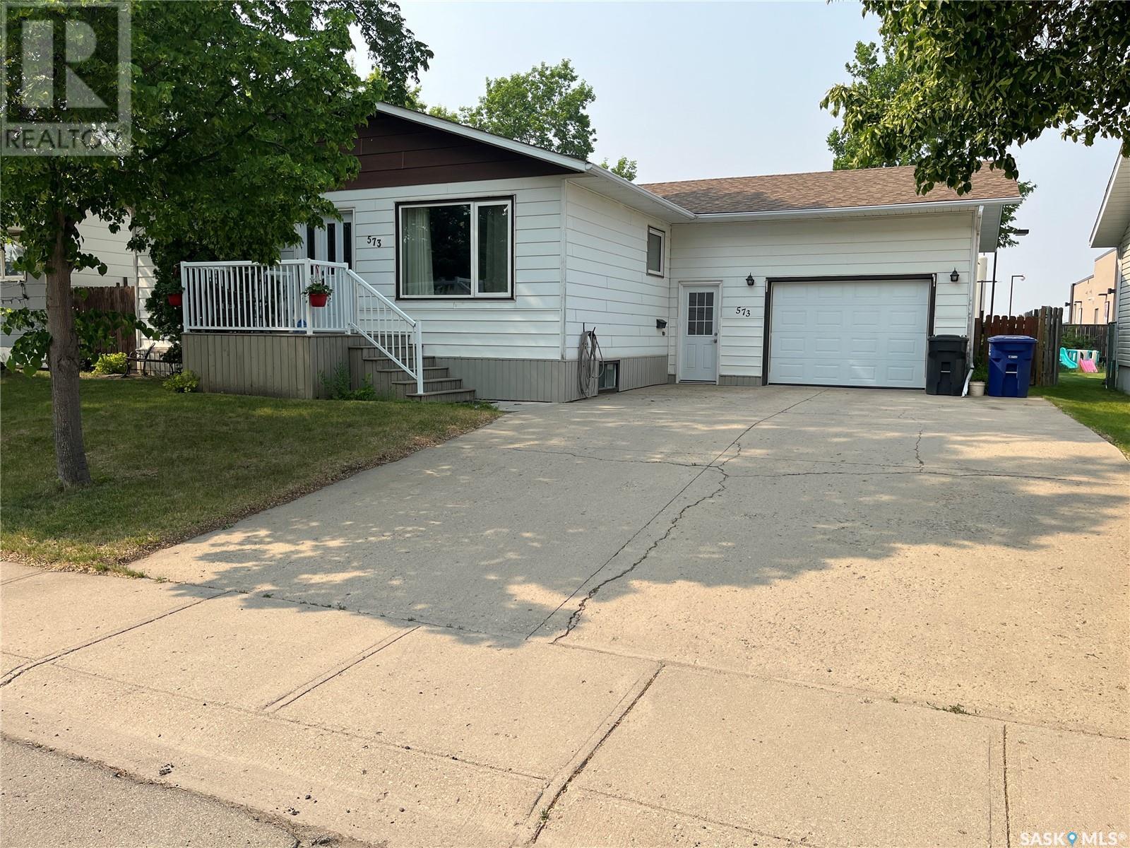 573 Dieppe DRIVE, Weyburn, Saskatchewan