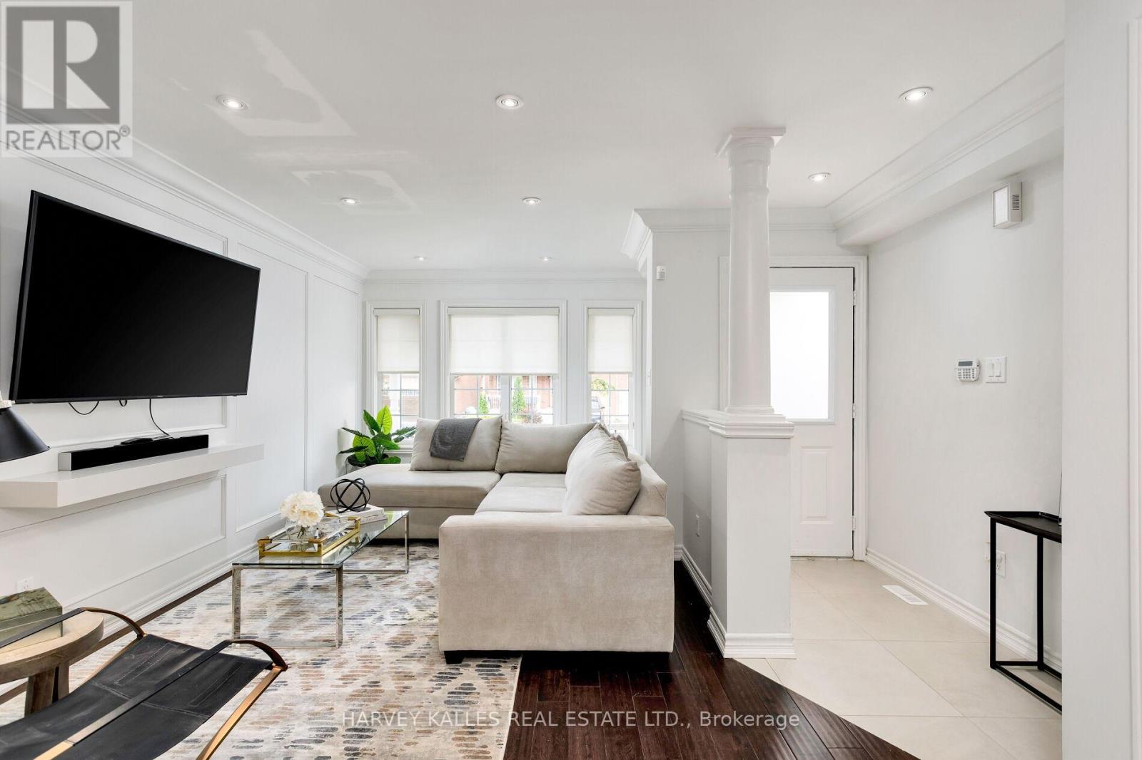 Property at 30 BLUEWATER TRAIL image 4