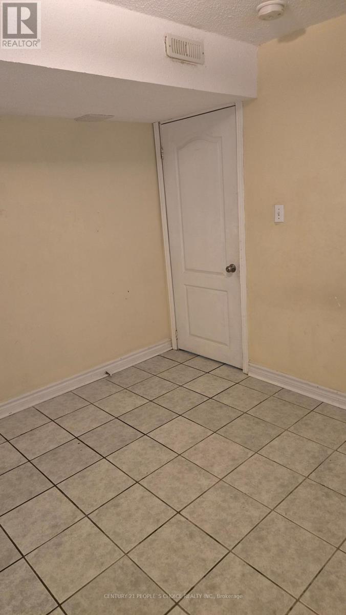 38 Goreridge Crescent, Brampton, Ontario  L6P 1P1 - Photo 8 - W12212712