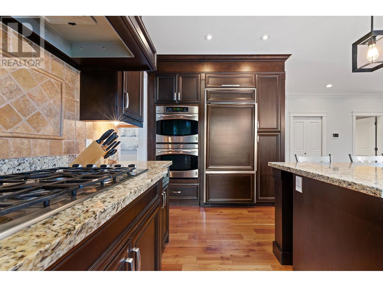1041 Glacier View Place, Squamish, British Columbia  V8B 0G1 - Photo 2 - R3013339