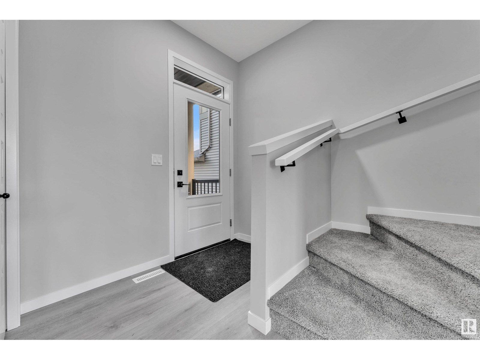 16832 49 St Nw, Edmonton, Alberta  T5Y 4G9 - Photo 5 - E4441794