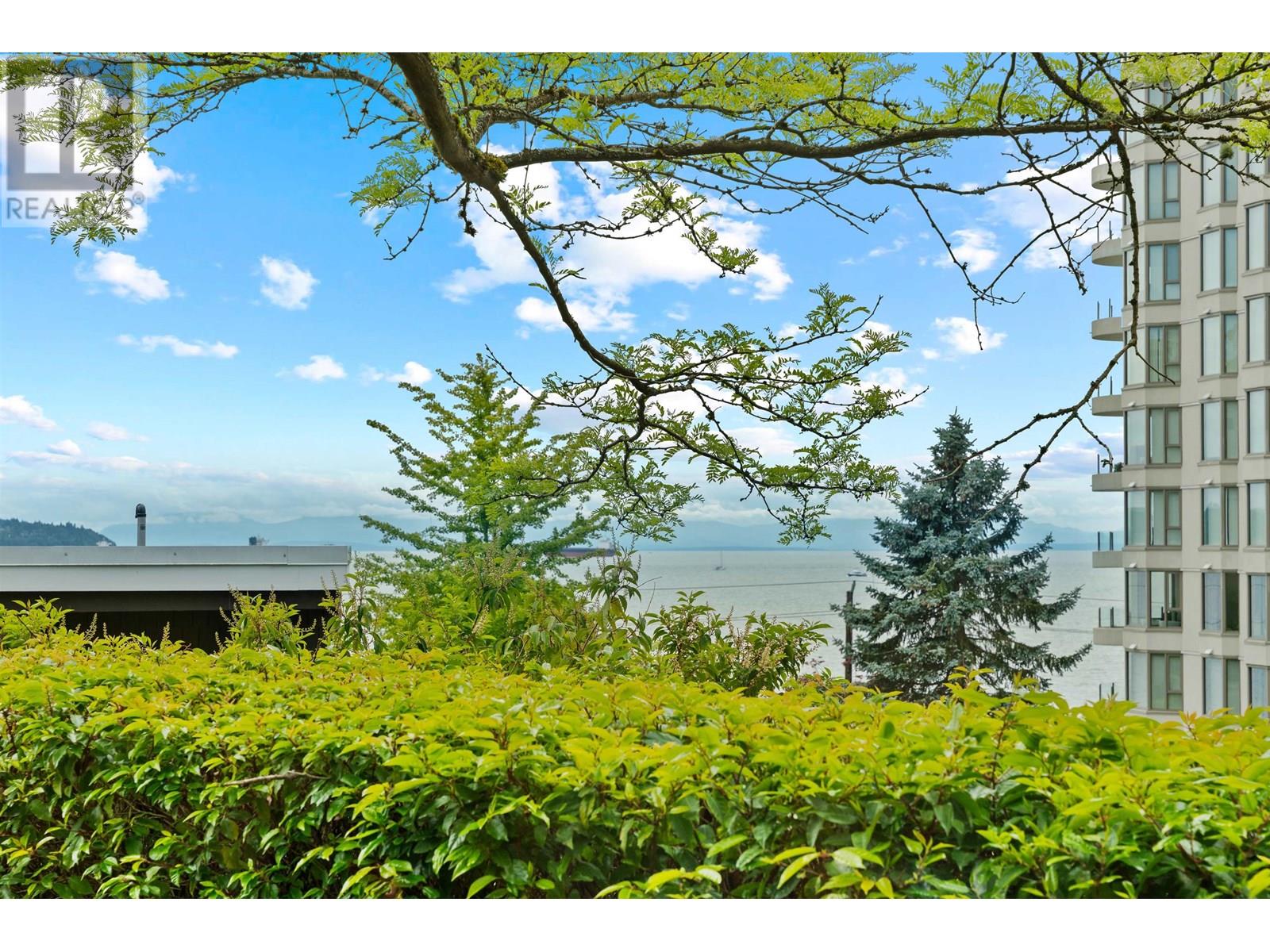105 2242 Marine Drive, West Vancouver, British Columbia  V7V 1K4 - Photo 2 - R3014563