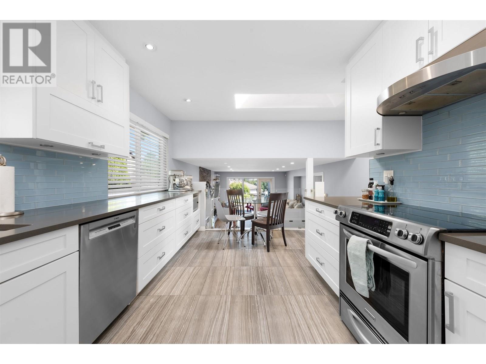 8909 Aspen Place, Burnaby, British Columbia  V3N 4P3 - Photo 6 - R3014546