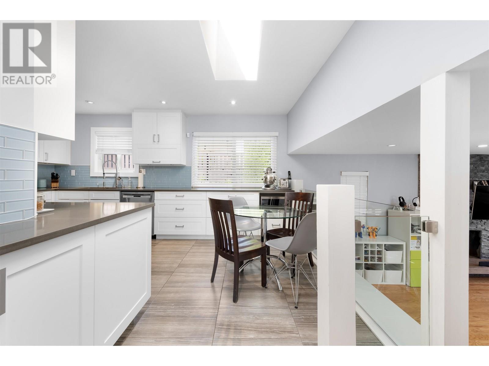 8909 Aspen Place, Burnaby, British Columbia  V3N 4P3 - Photo 8 - R3014546