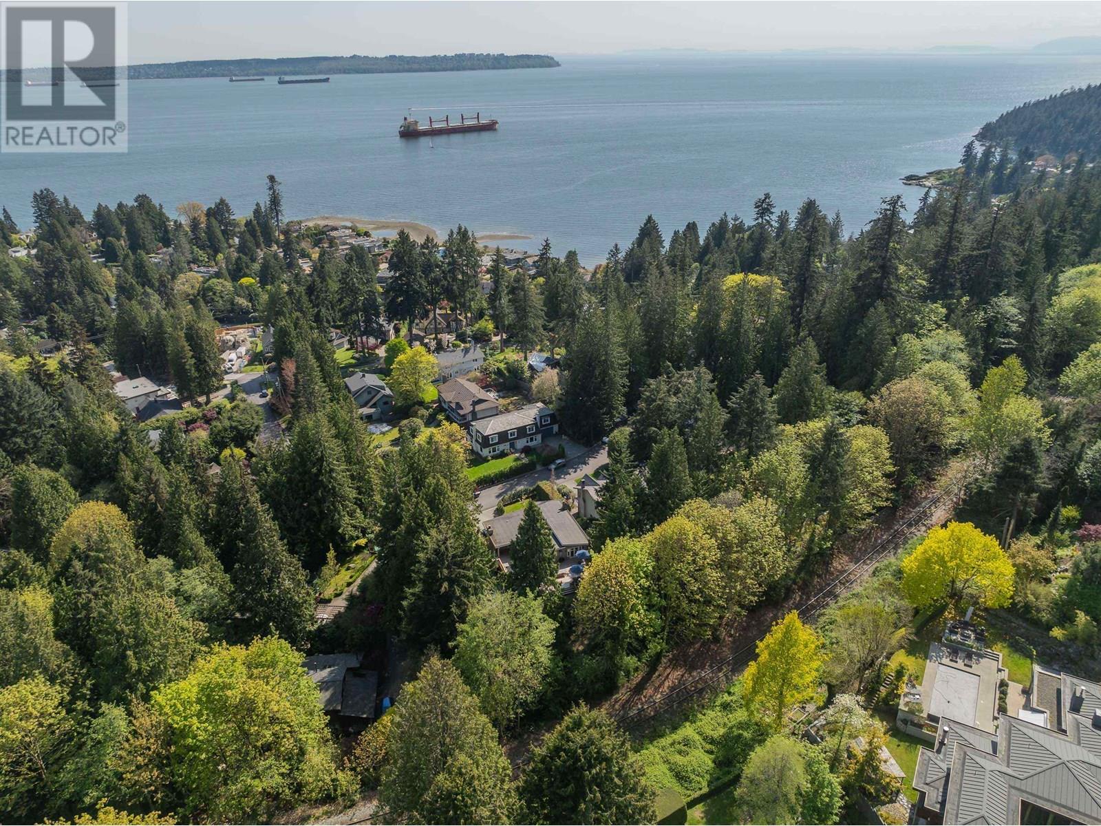 4445 Stone Court, West Vancouver, British Columbia  V7W 2V4 - Photo 38 - R3014565