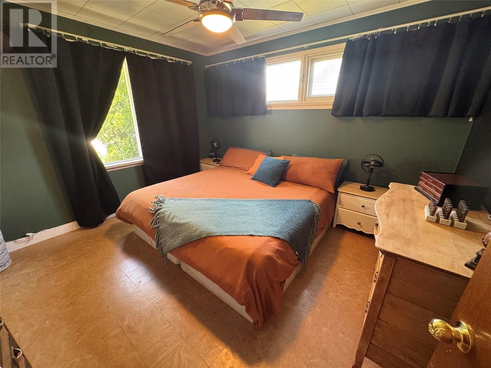 805 10th Avenue, Montrose, British Columbia  V0G 1P0 - Photo 8 - 10351893
