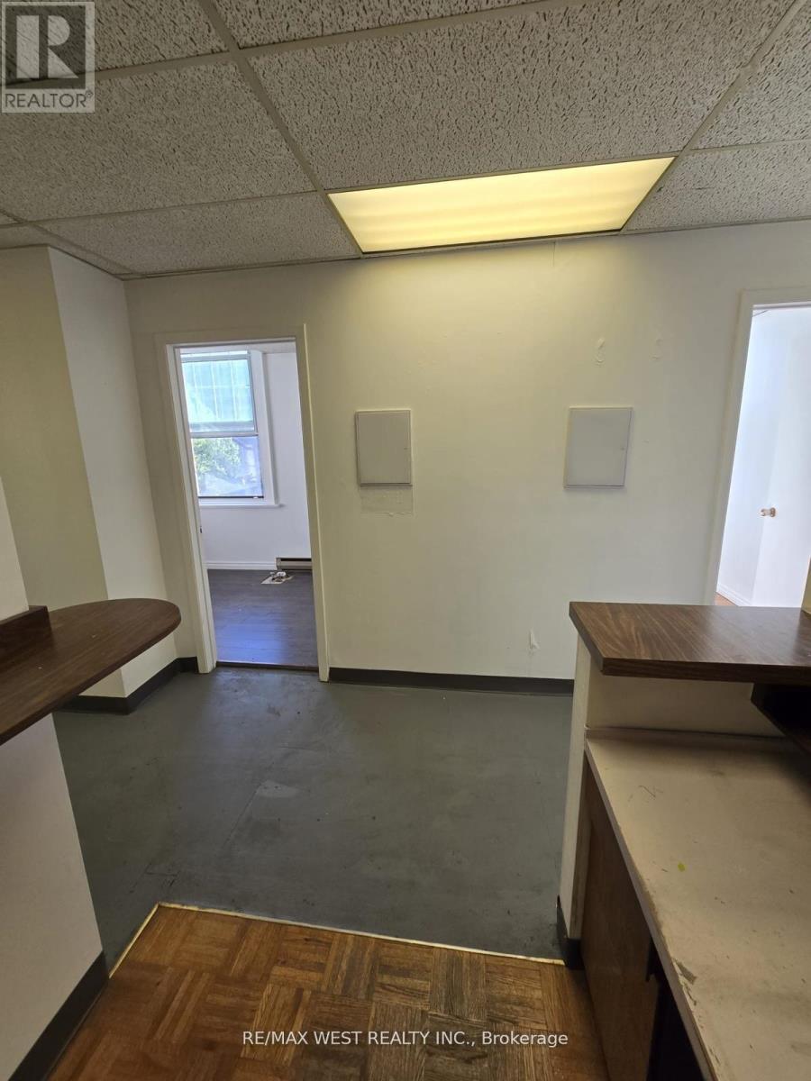 2nd Flr - 949 St Clair Avenue W, Toronto (Wychwood), Ontario  M6C 1C7 - Photo 10 - C12214328