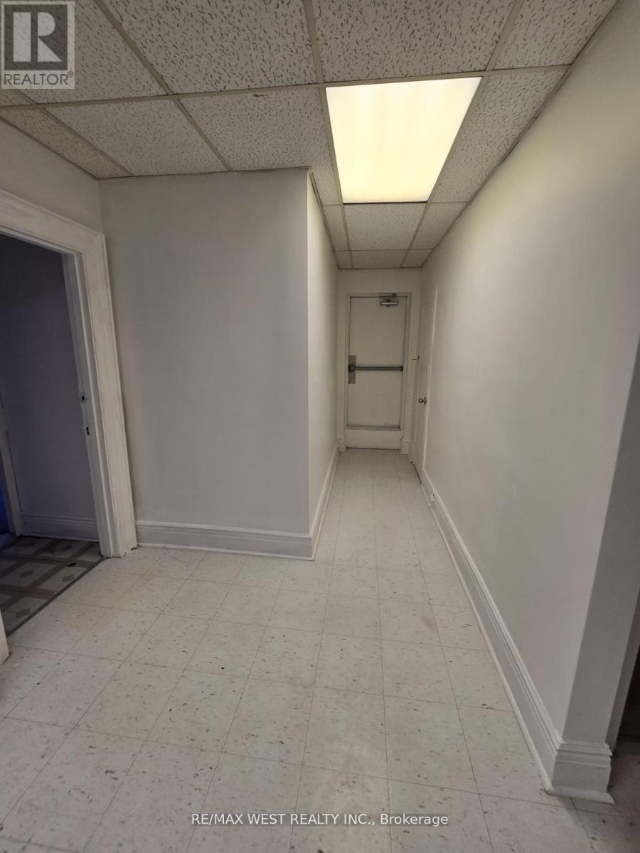 2nd Flr - 949 St Clair Avenue W, Toronto (Wychwood), Ontario  M6C 1C7 - Photo 14 - C12214328