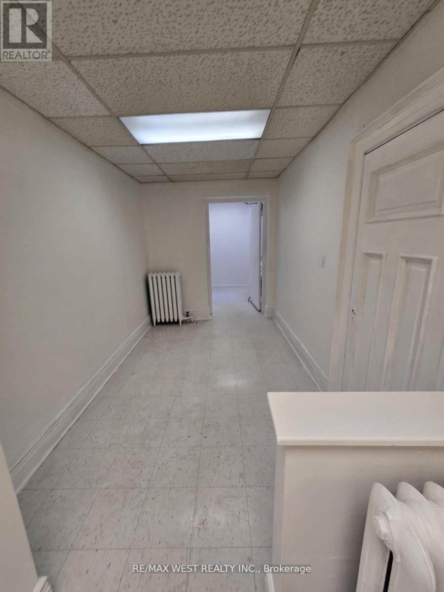 2nd Flr - 949 St Clair Avenue W, Toronto (Wychwood), Ontario  M6C 1C7 - Photo 21 - C12214328