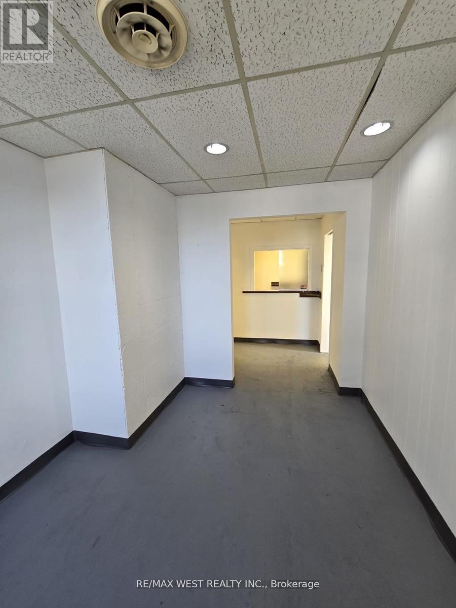 2nd Flr - 949 St Clair Avenue W, Toronto (Wychwood), Ontario  M6C 1C7 - Photo 22 - C12214328