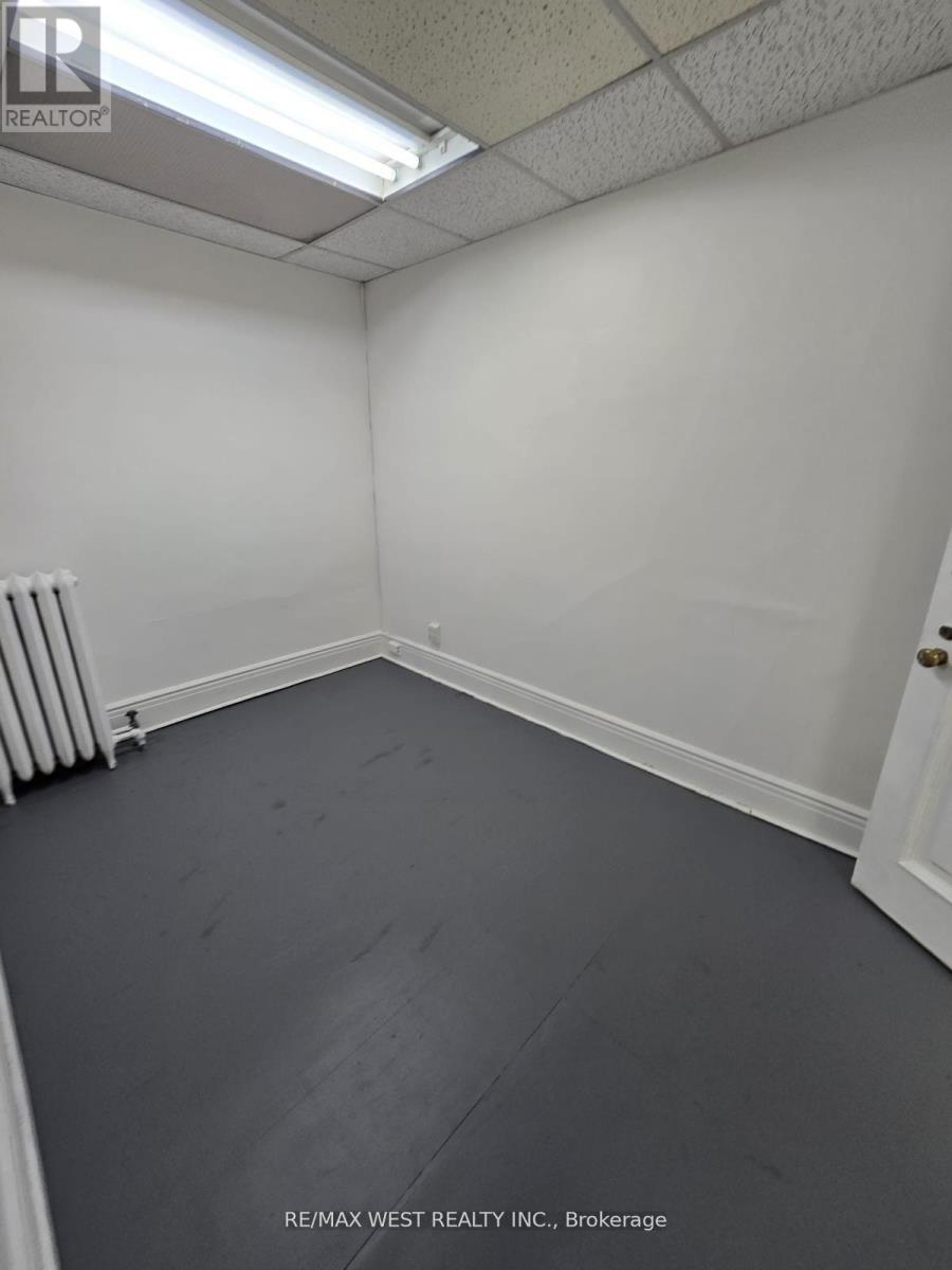 2nd Flr - 949 St Clair Avenue W, Toronto (Wychwood), Ontario  M6C 1C7 - Photo 24 - C12214328