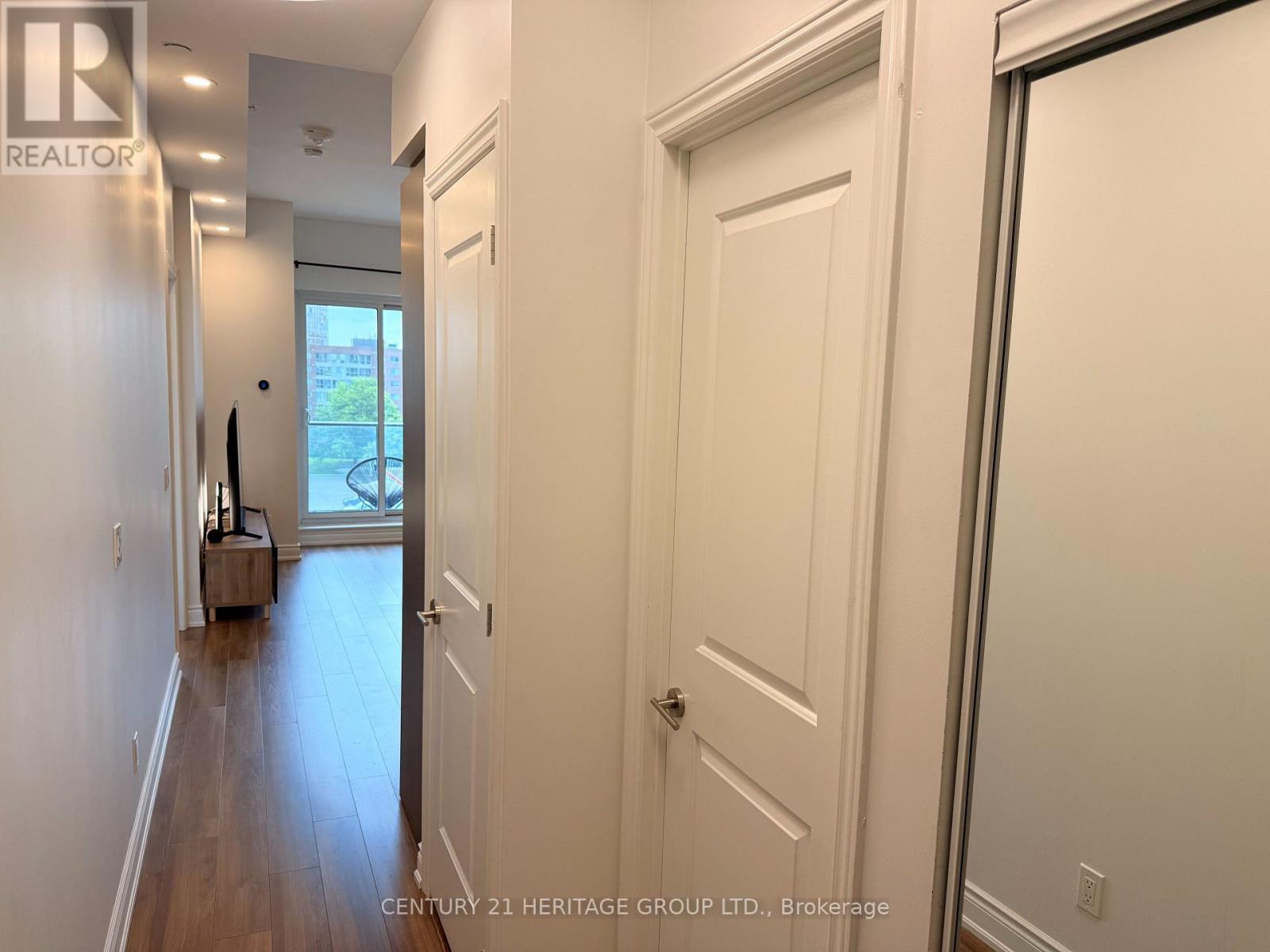 603 - 9618 Yonge Street, Richmond Hill, Ontario  L4C 0X5 - Photo 8 - N12158389