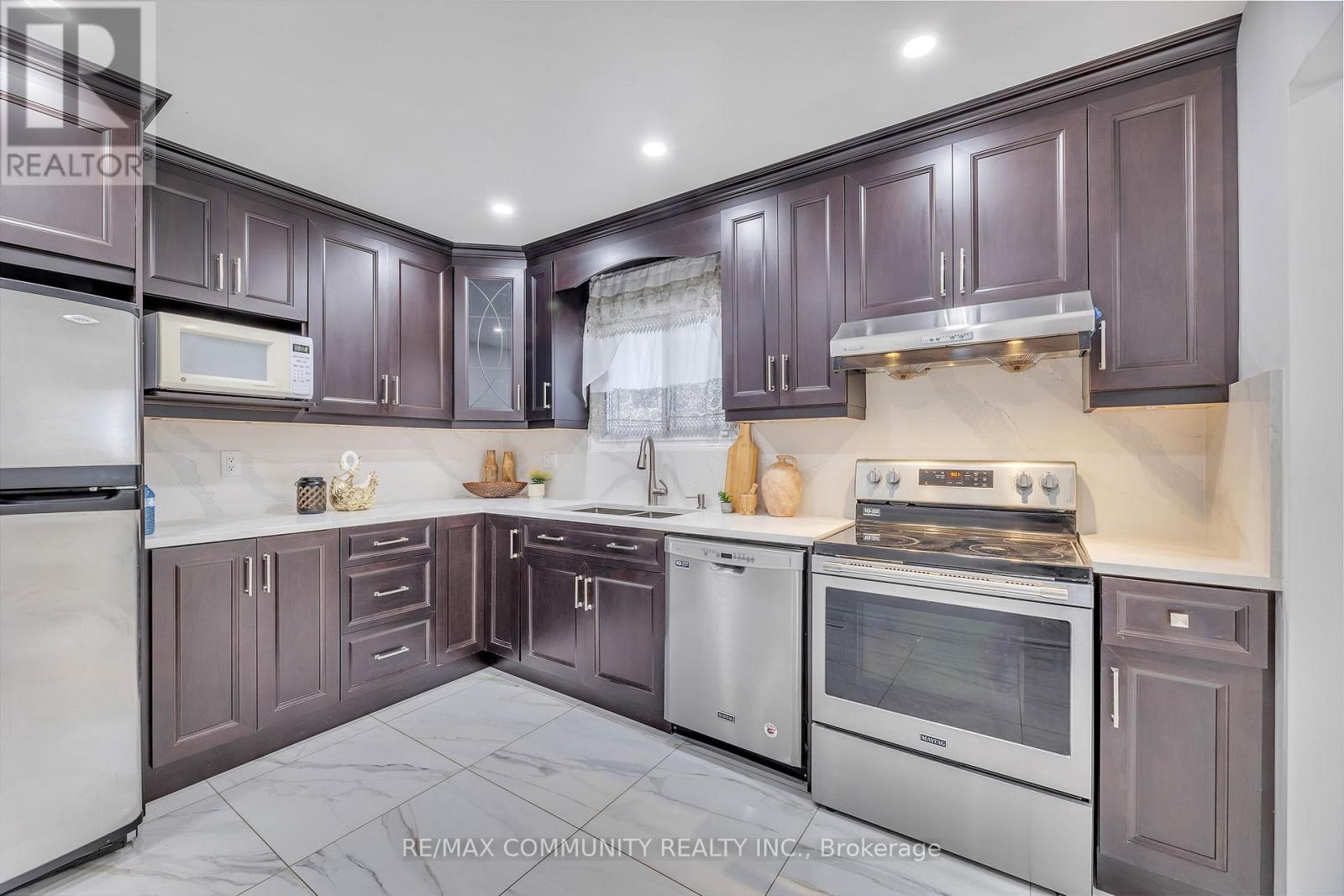 73 Maresfield Drive, Toronto (Milliken), Ontario  M1V 2W9 - Photo 10 - E12214303