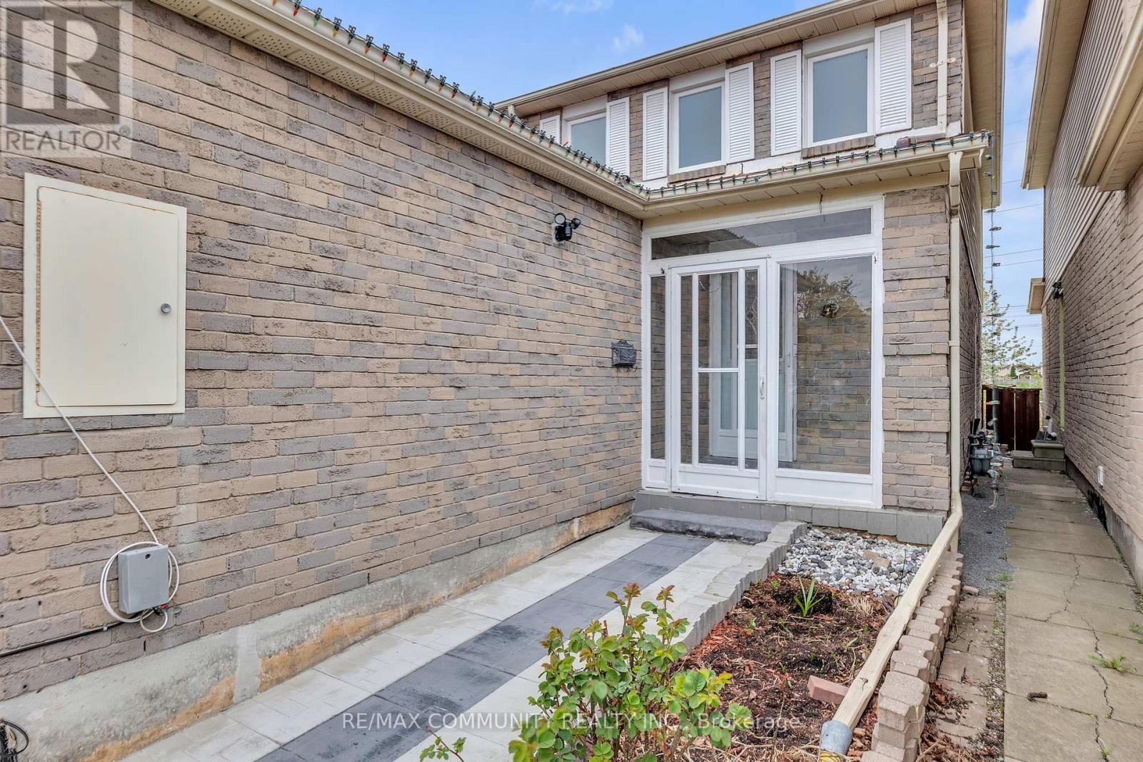 73 Maresfield Drive, Toronto (Milliken), Ontario  M1V 2W9 - Photo 4 - E12214303