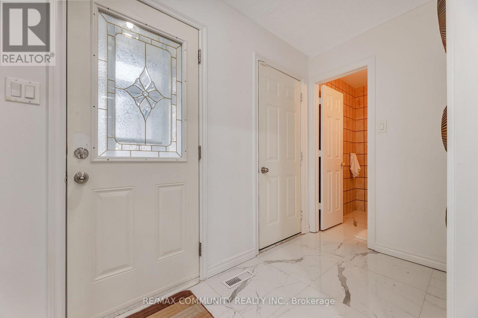 73 Maresfield Drive, Toronto (Milliken), Ontario  M1V 2W9 - Photo 5 - E12214303