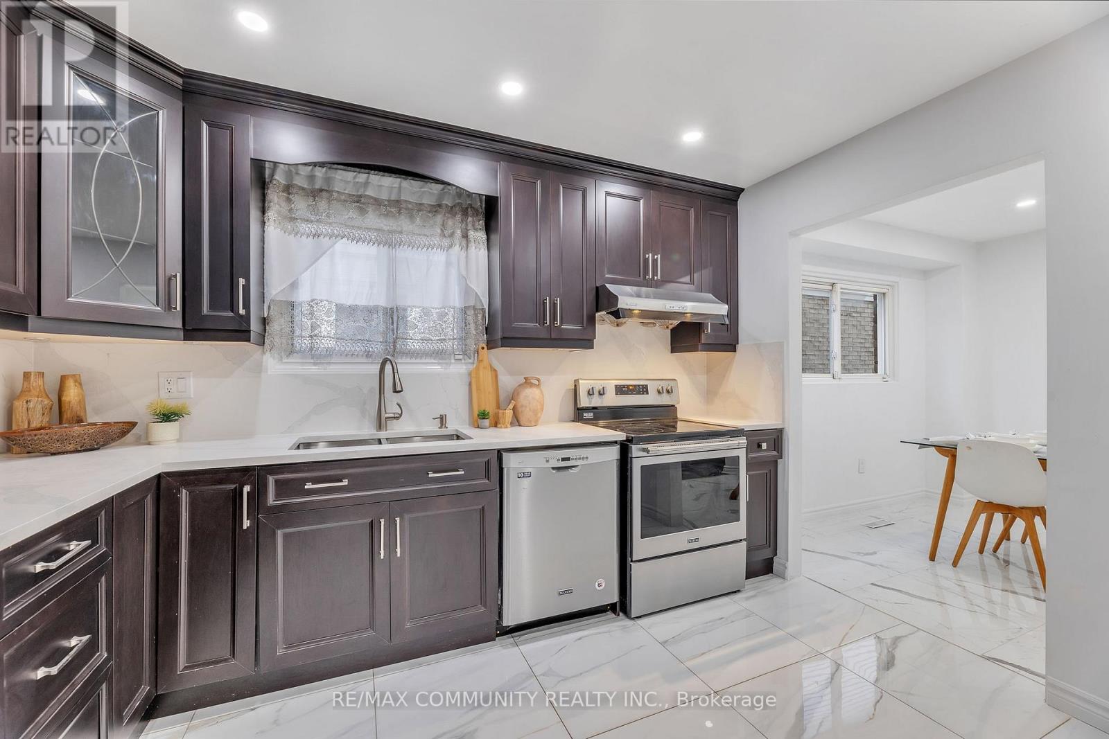 73 Maresfield Drive, Toronto (Milliken), Ontario  M1V 2W9 - Photo 9 - E12214303