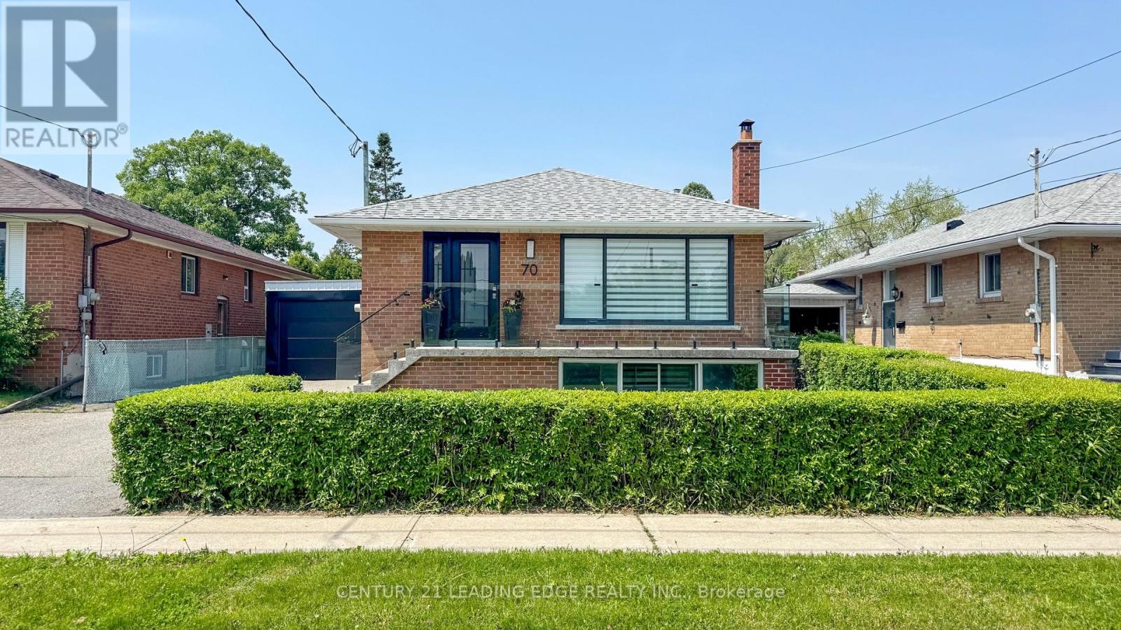 70 WEXFORD BOULEVARD, Toronto, Ontario