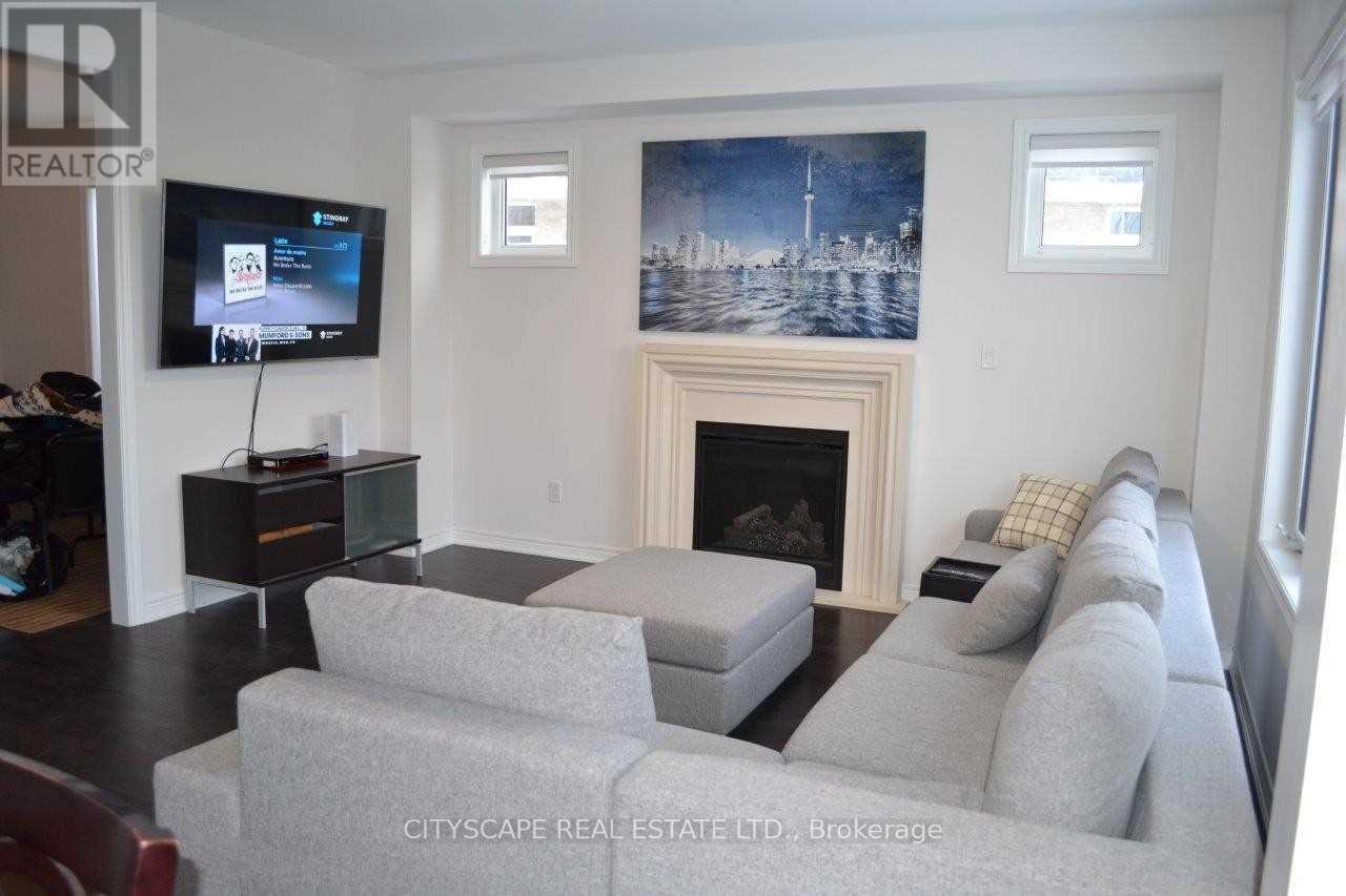 907 Green Street, Innisfil (Lefroy), Ontario  L0L 1W0 - Photo 8 - N12214309