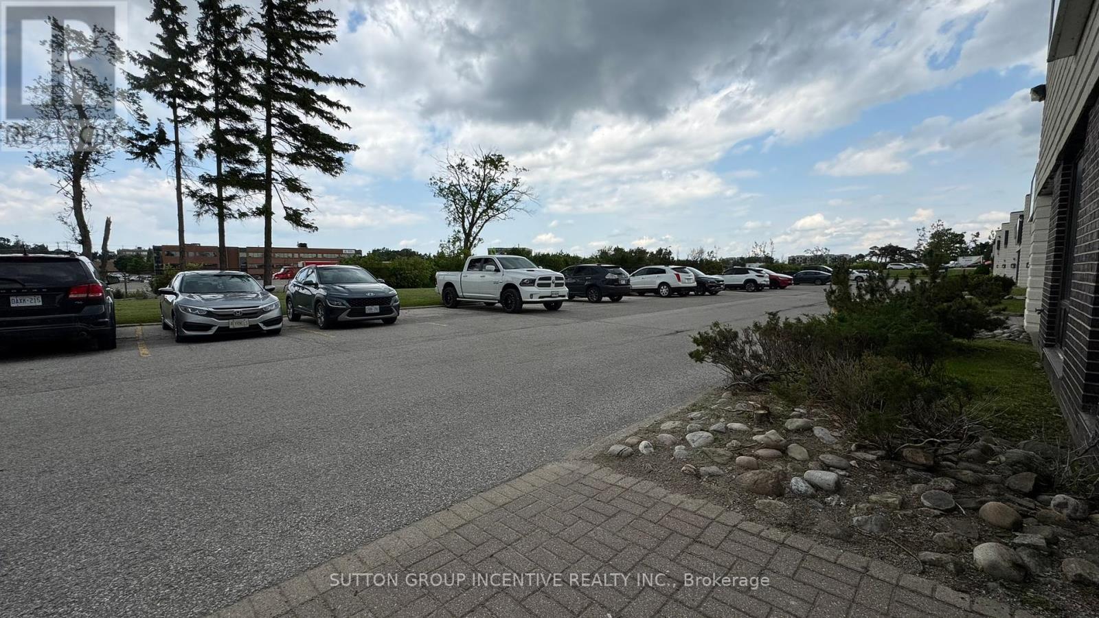 8/9 - 18 Alliance Boulevard, Barrie (Alliance), Ontario  L4M 5A5 - Photo 2 - S12214296