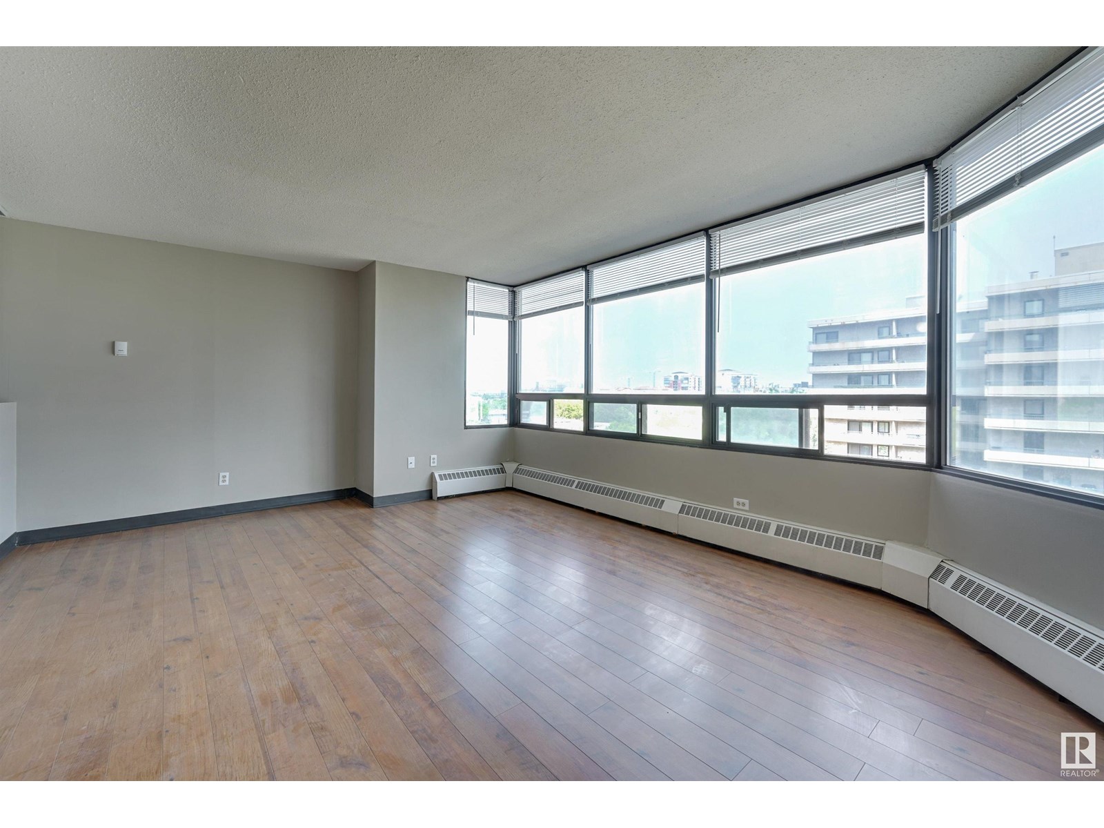 #719 10160 114 St Nw, Edmonton, Alberta  T5K 2L2 - Photo 2 - E4441799