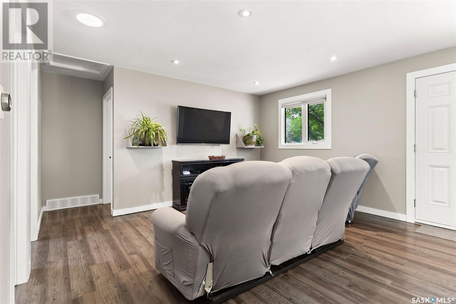 19 Le Jeune Place, Regina, Saskatchewan  S4T 6K2 - Photo 4 - SK009211
