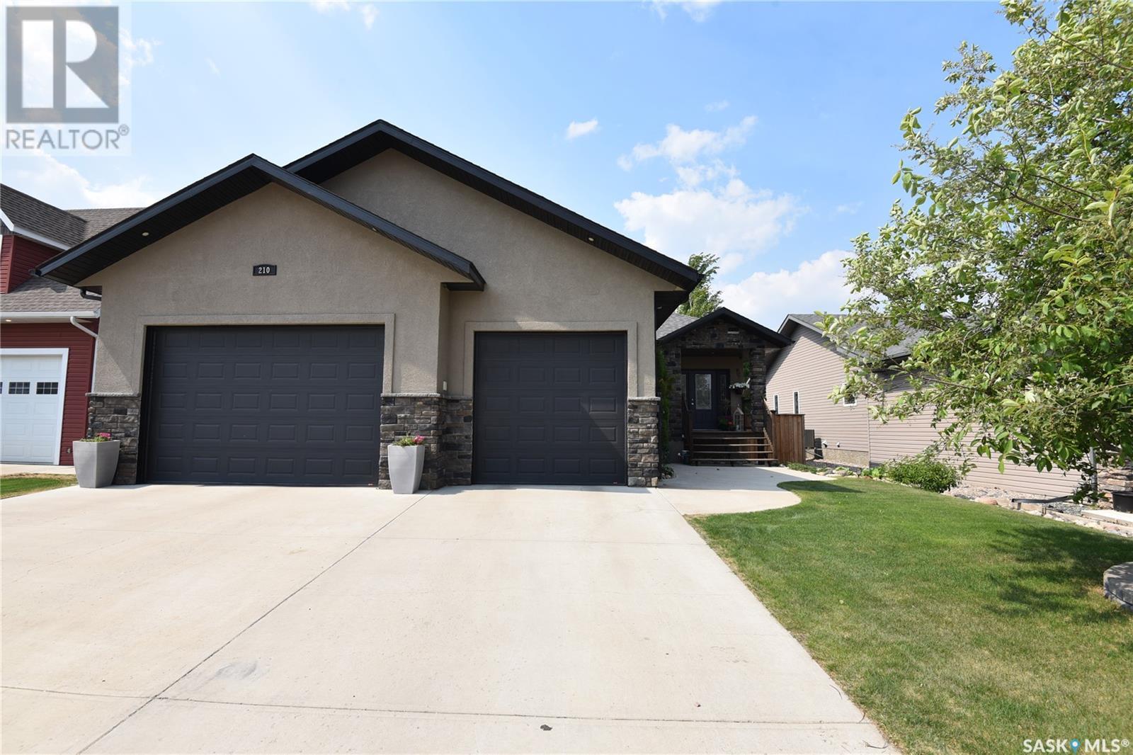 210 Coventry Crescent, Nipawin, Saskatchewan  S0E 1E0 - Photo 2 - SK009011