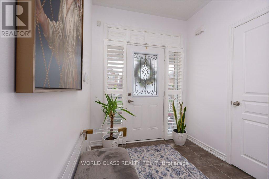 Property at 5550 MEADOWCREST AVENUE image 4