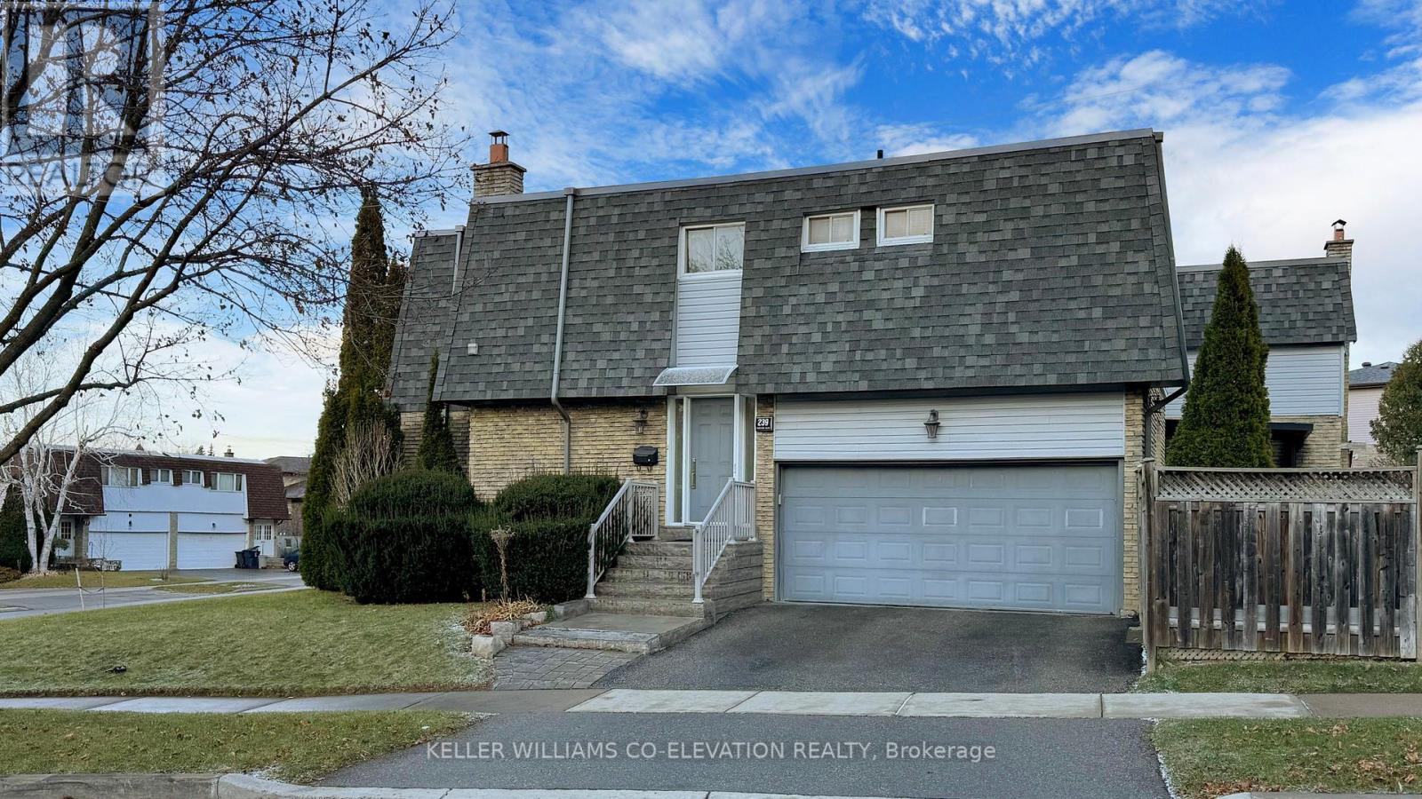 239 PINEWAY BLVD BOULEVARD, Toronto, Ontario