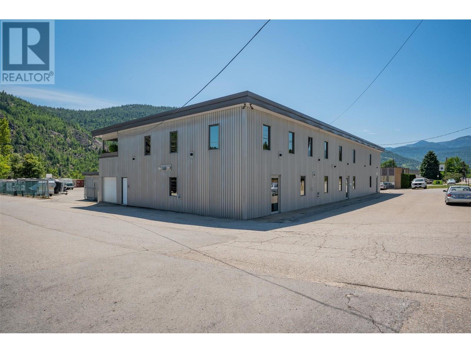 3160 Highway Drive, Trail, British Columbia  V1R 2T3 - Photo 1 - 10351674