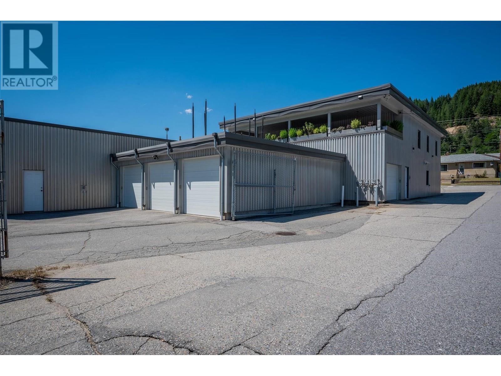 3160 Highway Drive, Trail, British Columbia  V1R 2T3 - Photo 3 - 10351674