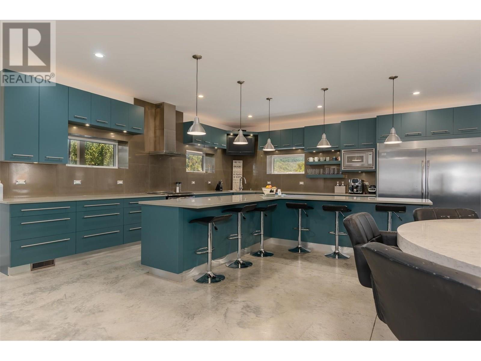 3160 Highway Drive, Trail, British Columbia  V1R 2T3 - Photo 4 - 10351674