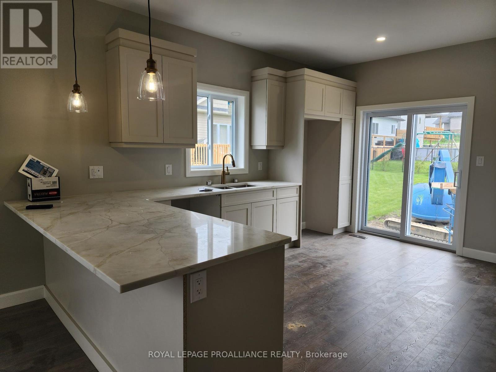 14 Cedarwood Street, Quinte West, Ontario  K0K 2C0 - Photo 5 - X12214349