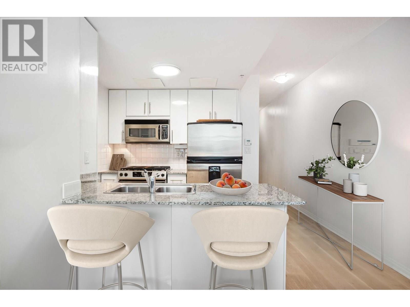 603 168 E Esplanade, North Vancouver, British Columbia  V7L 4X8 - Photo 2 - R3013039