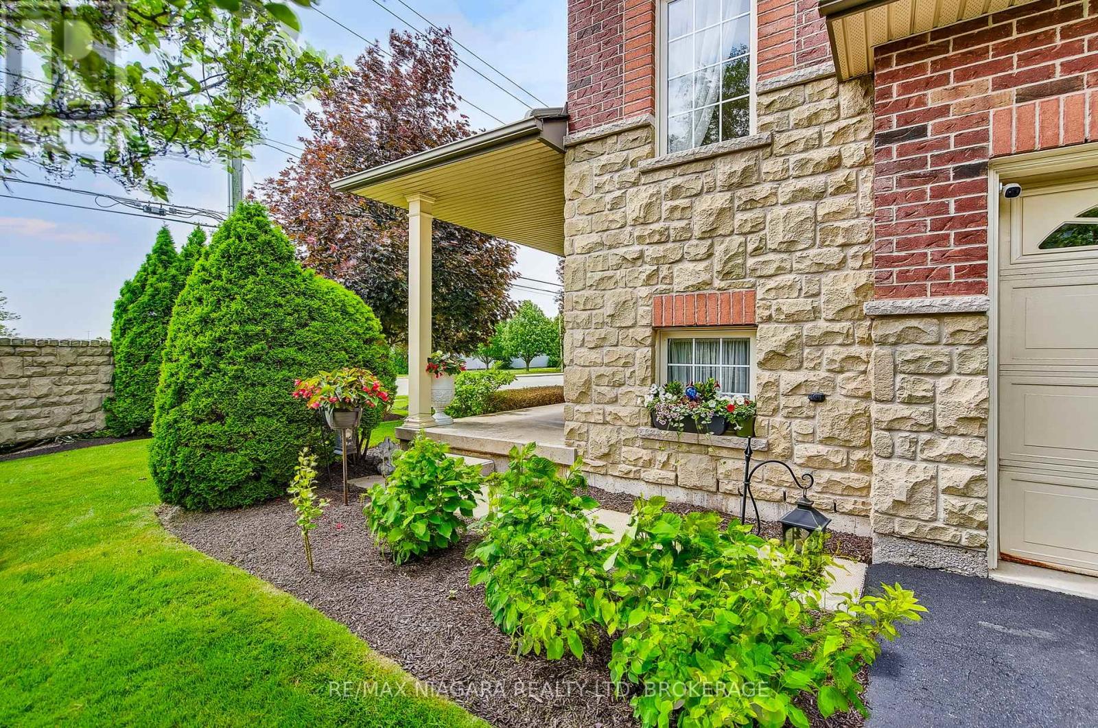 16 - 5 Liddycoat Lane, Hamilton (Ancaster), Ontario  L9G 0A7 - Photo 7 - X12214381
