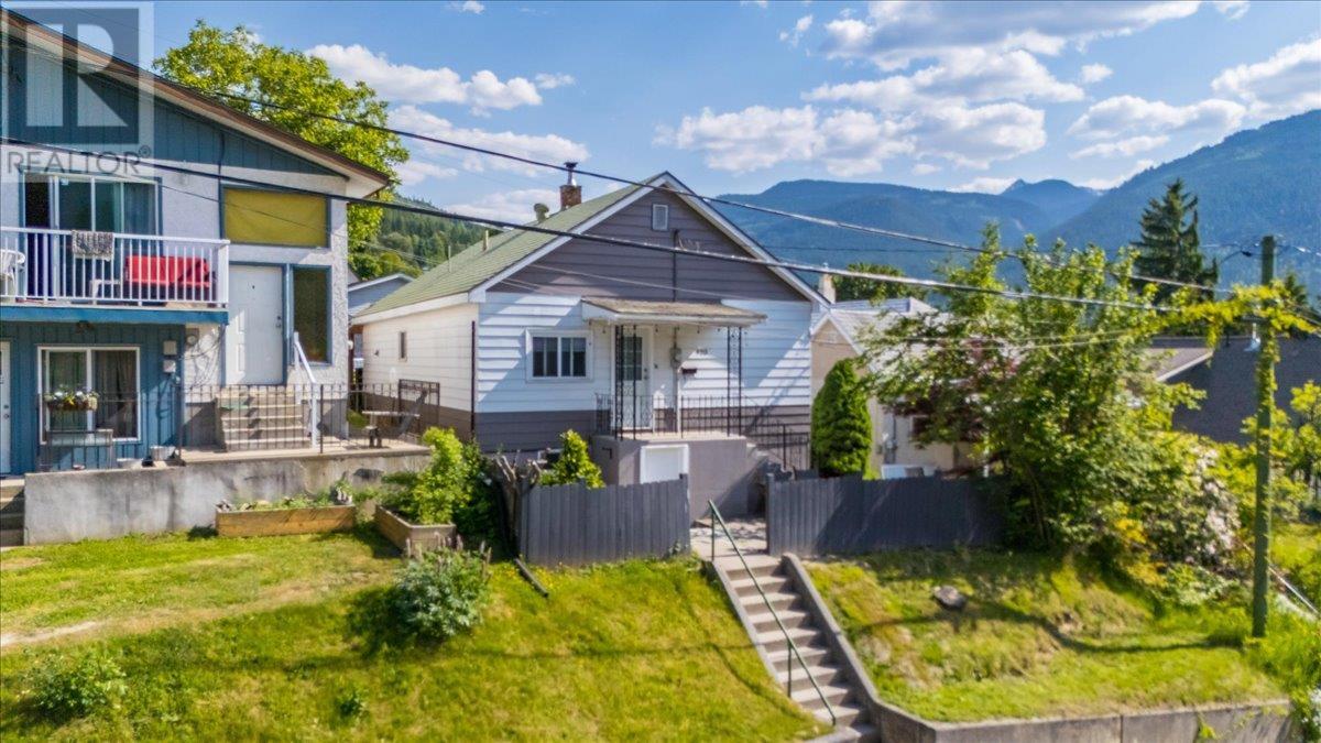 920 Latimer Street, Nelson, British Columbia  V1L 4V8 - Photo 1 - 10351738