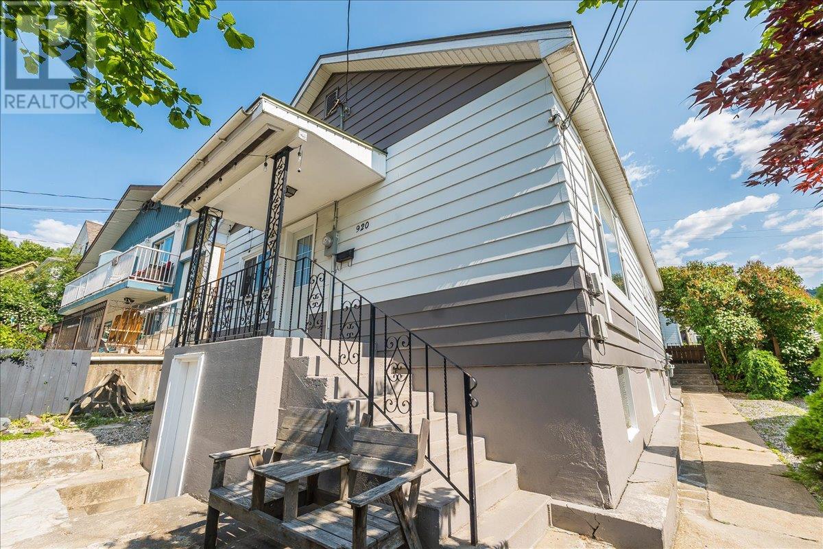 920 Latimer Street, Nelson, British Columbia  V1L 4V8 - Photo 2 - 10351738
