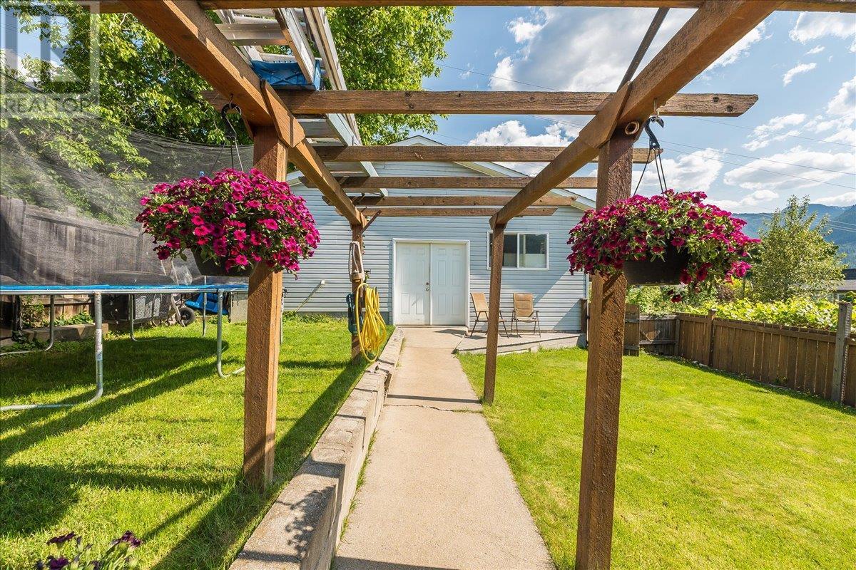 920 Latimer Street, Nelson, British Columbia  V1L 4V8 - Photo 22 - 10351738