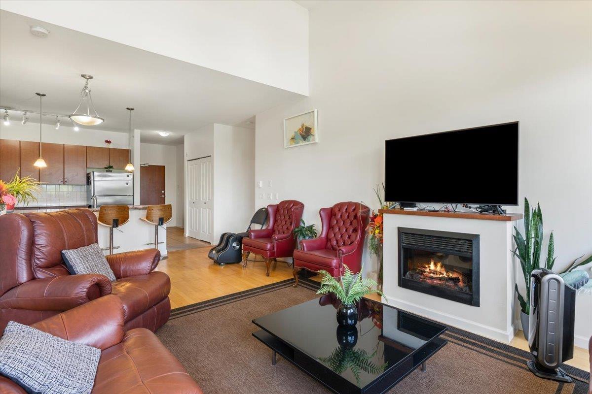 415 10180 153 Street, Surrey, British Columbia  V3R 0B5 - Photo 2 - R3014616